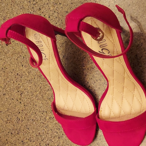 High Heels - Picture 4 of 5